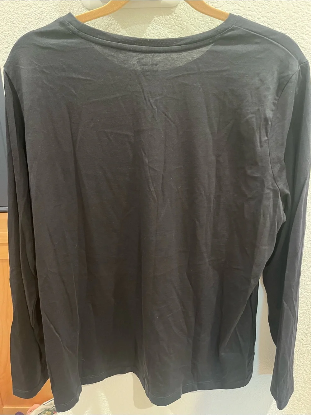 Lands' End Black Long-Sleeve Crewneck Tee - Picture 2 of 2